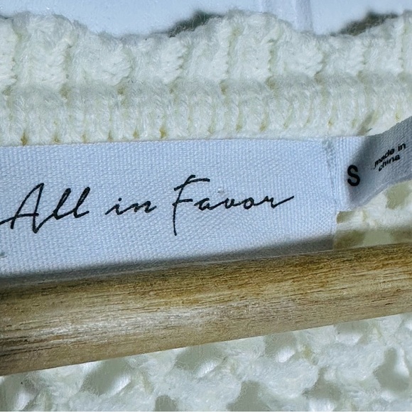 All in Favor Cream Crochet Cardigan S Tie-Front 3D Floral Cropped Relaxed Fit - Picture 6 of 9